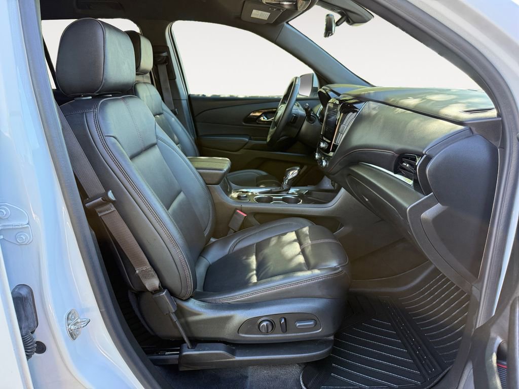 Used 2023 Chevrolet Traverse RS AWD/4WD image 15