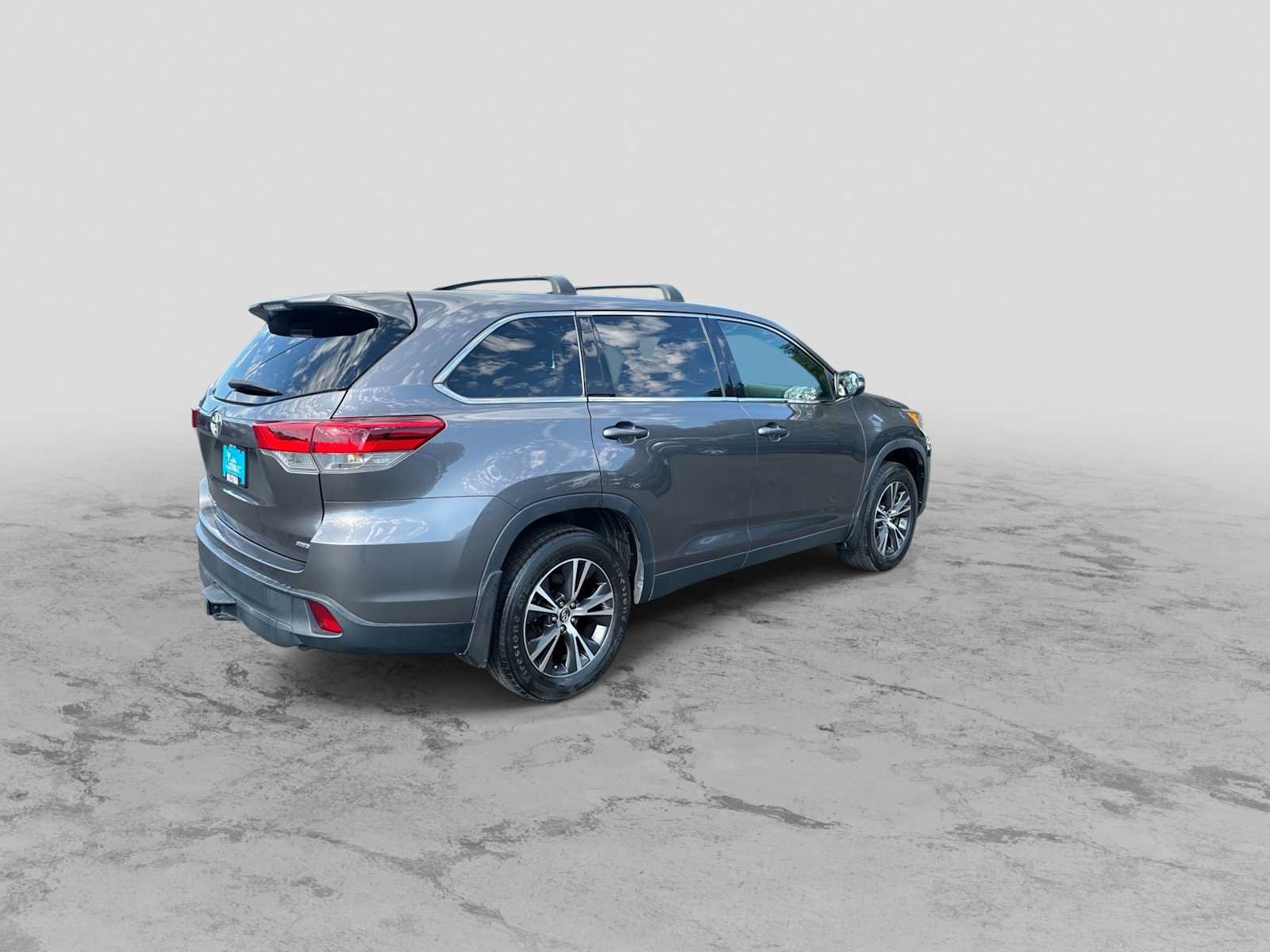 Used 2019 Toyota Highlander LE AWD/4WD image 8