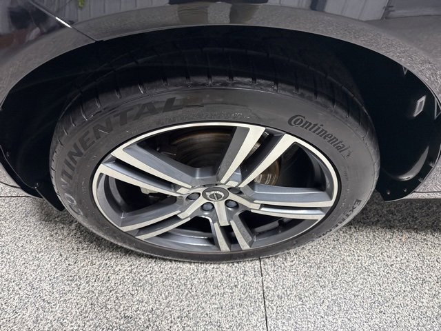 Used 2021 Volvo XC60 T5 Momentum w/ Protection Package Premier image 4