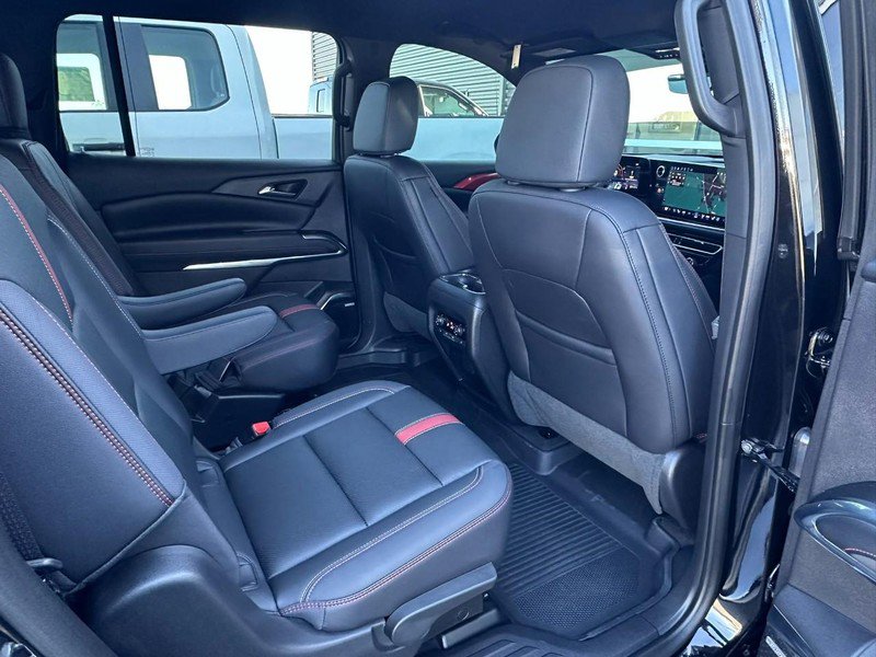 Used 2025 Chevrolet Traverse RS image 15