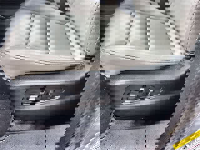 Used 2023 Cadillac XT4 Luxury w/ Cold Weather Package image 31