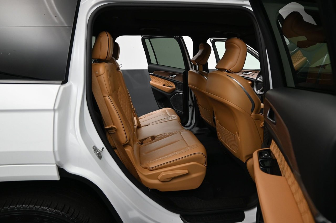 Used 2023 Jeep Grand Cherokee L Summit RWD image 15