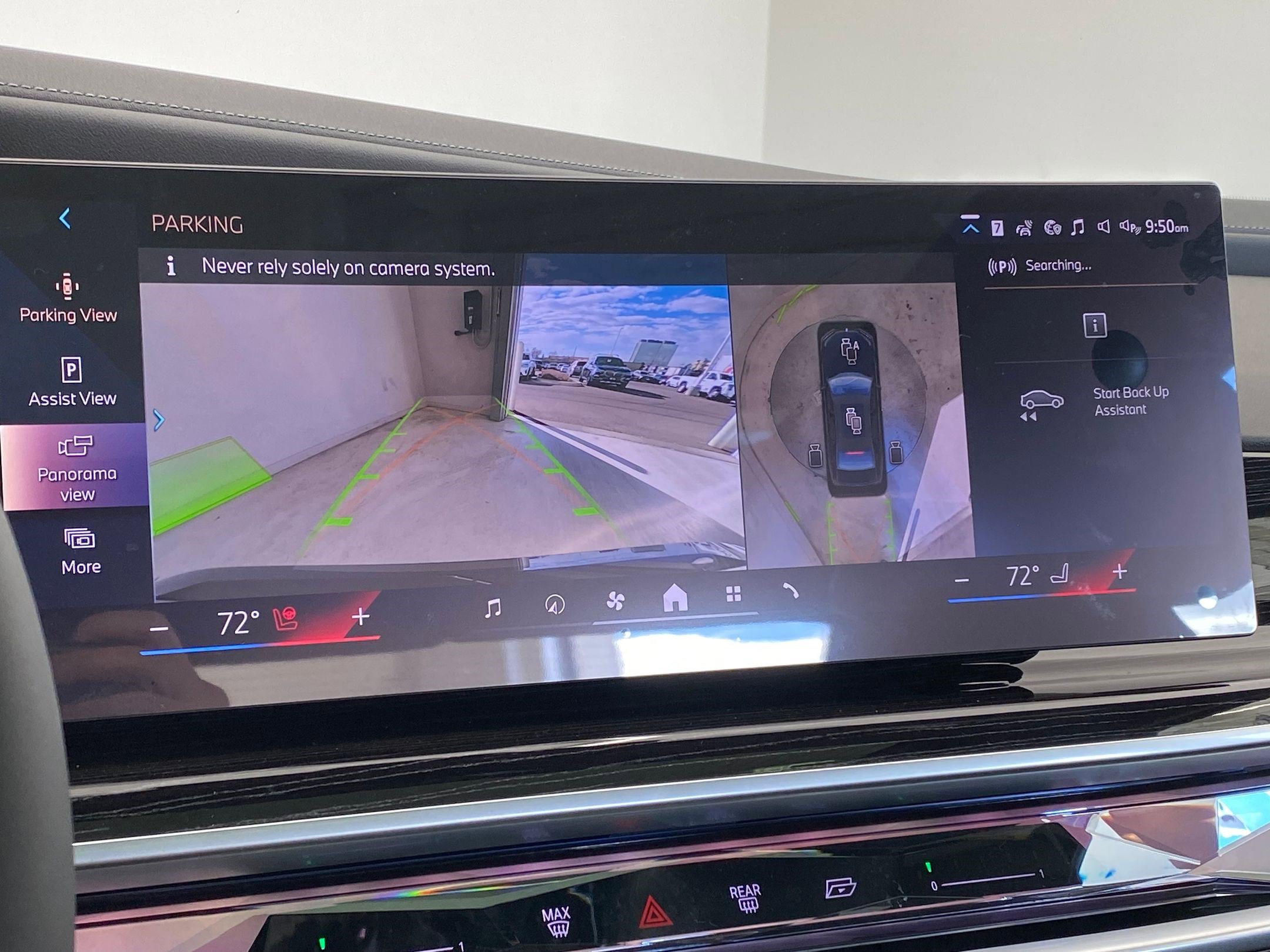 New 2026 BMW 750e xDrive w/ Premium Package image 28