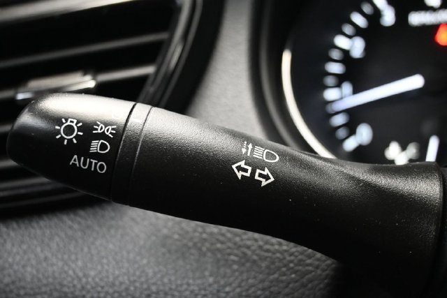 Used 2020 Nissan Rogue SV AWD/4WD image 24