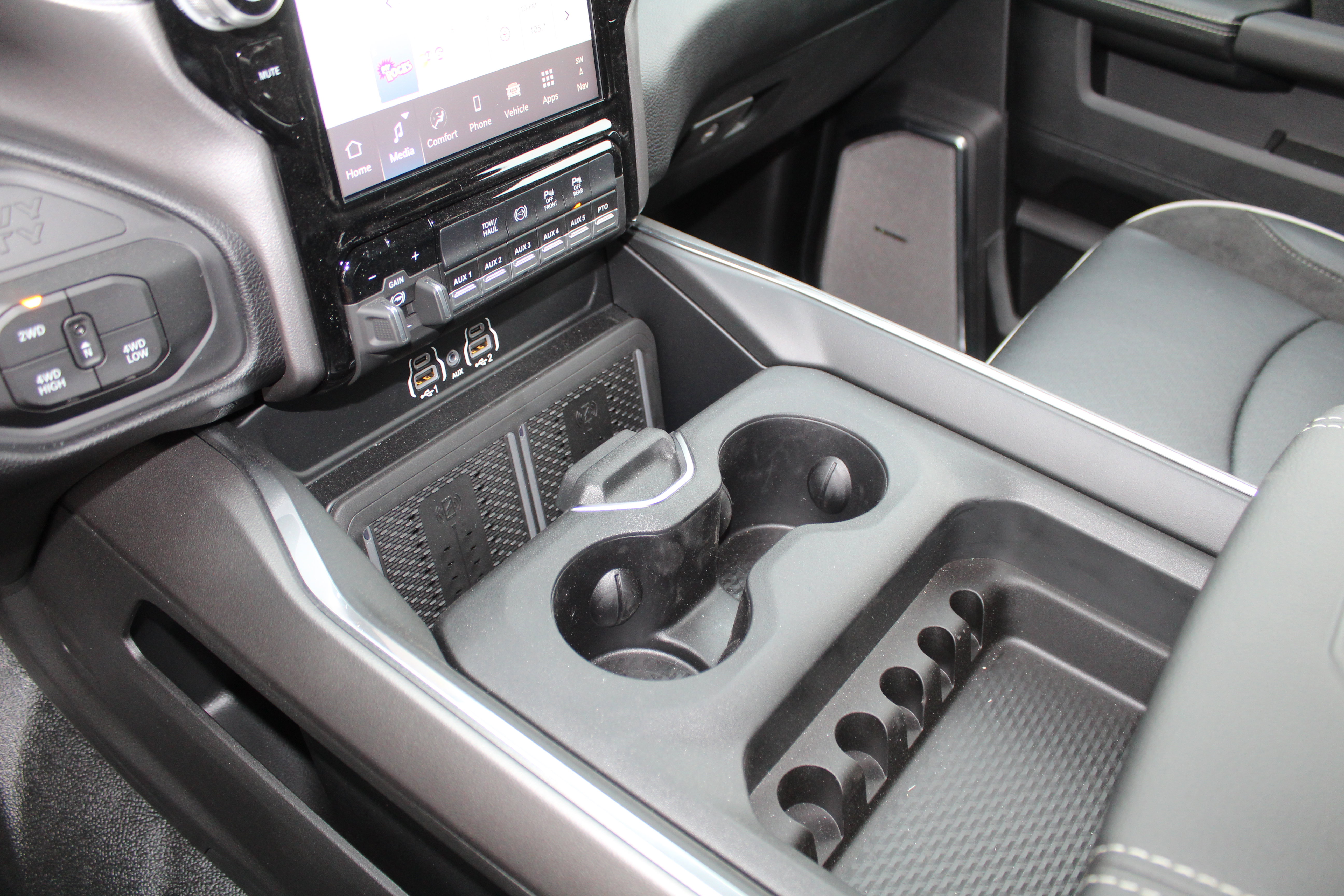 New 2026 RAM 5500 4x4 Crew Cab image 18