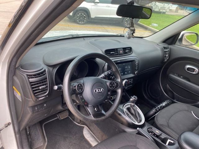 Used 2018 Kia Soul + FWD image 17