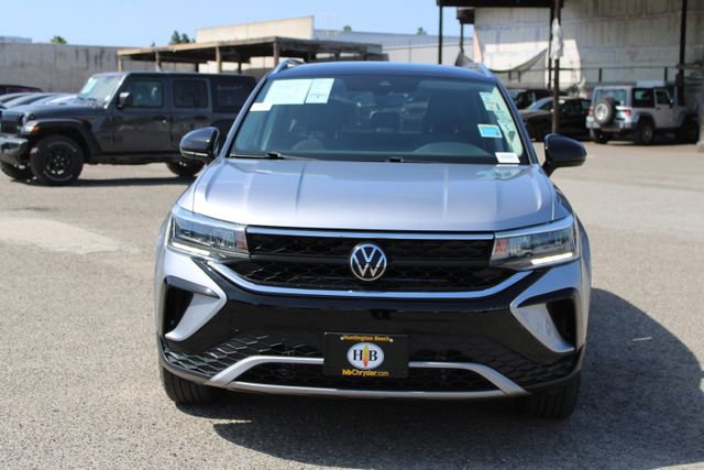 Used 2023 Volkswagen Taos SE image 2