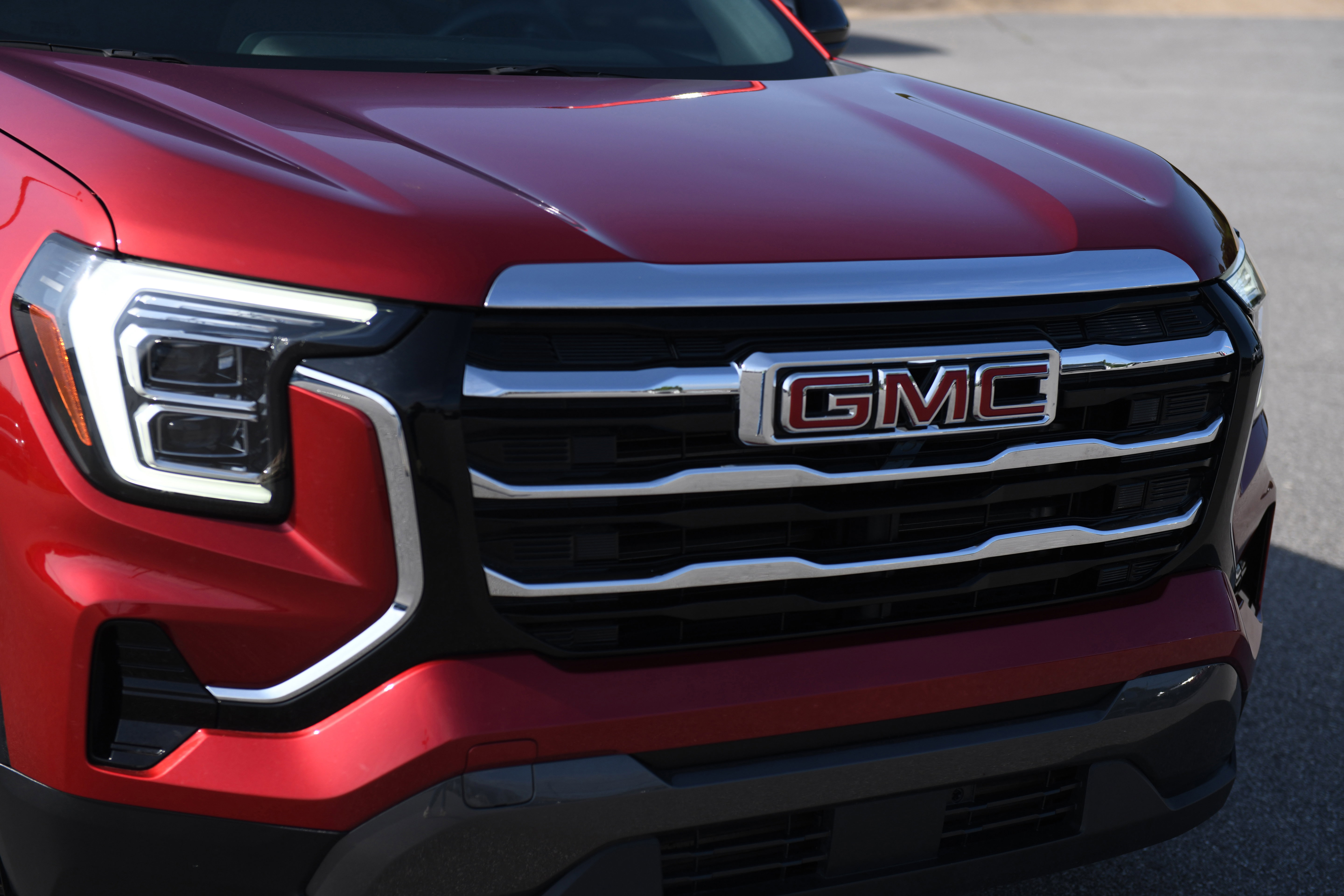 Used 2025 GMC Terrain Elevation w/ Elevation Premium Package AWD/4WD image 5