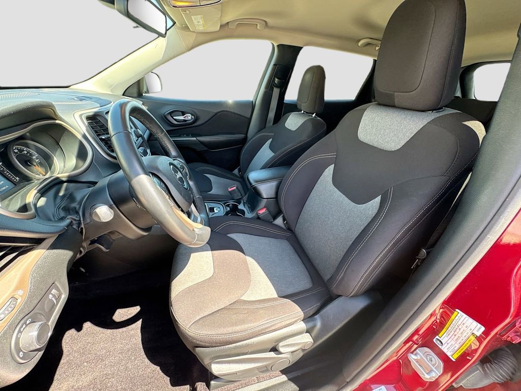 Used 2016 Jeep Cherokee Sport image 23