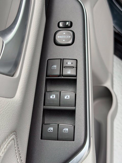 Used 2017 Toyota Camry XLE FWD image 19