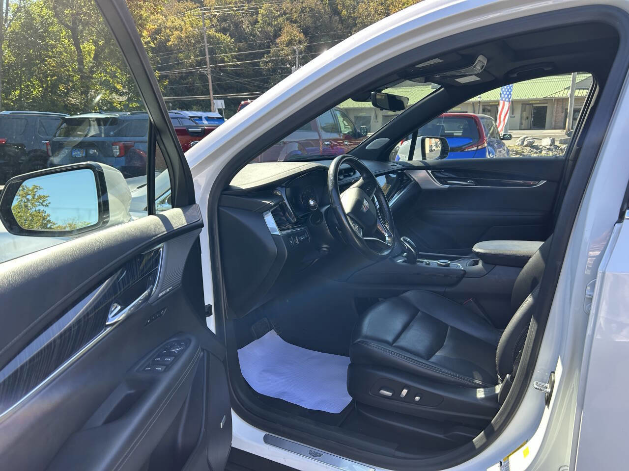 Used 2022 Cadillac XT6 Premium Luxury w/ Technology Package image 11