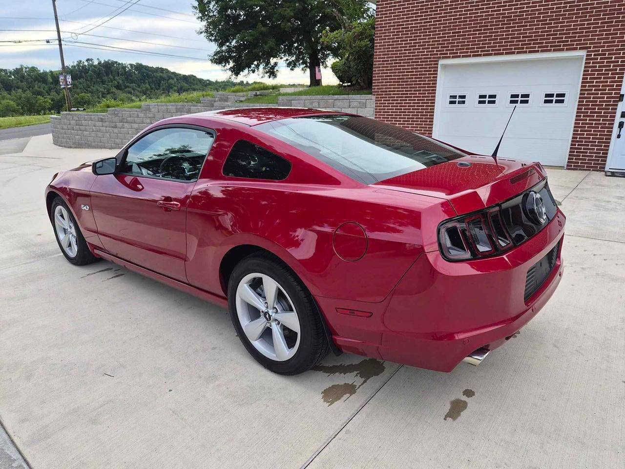 Used 2013 Ford Mustang GT Premium w/ Security Pkg RWD image 6