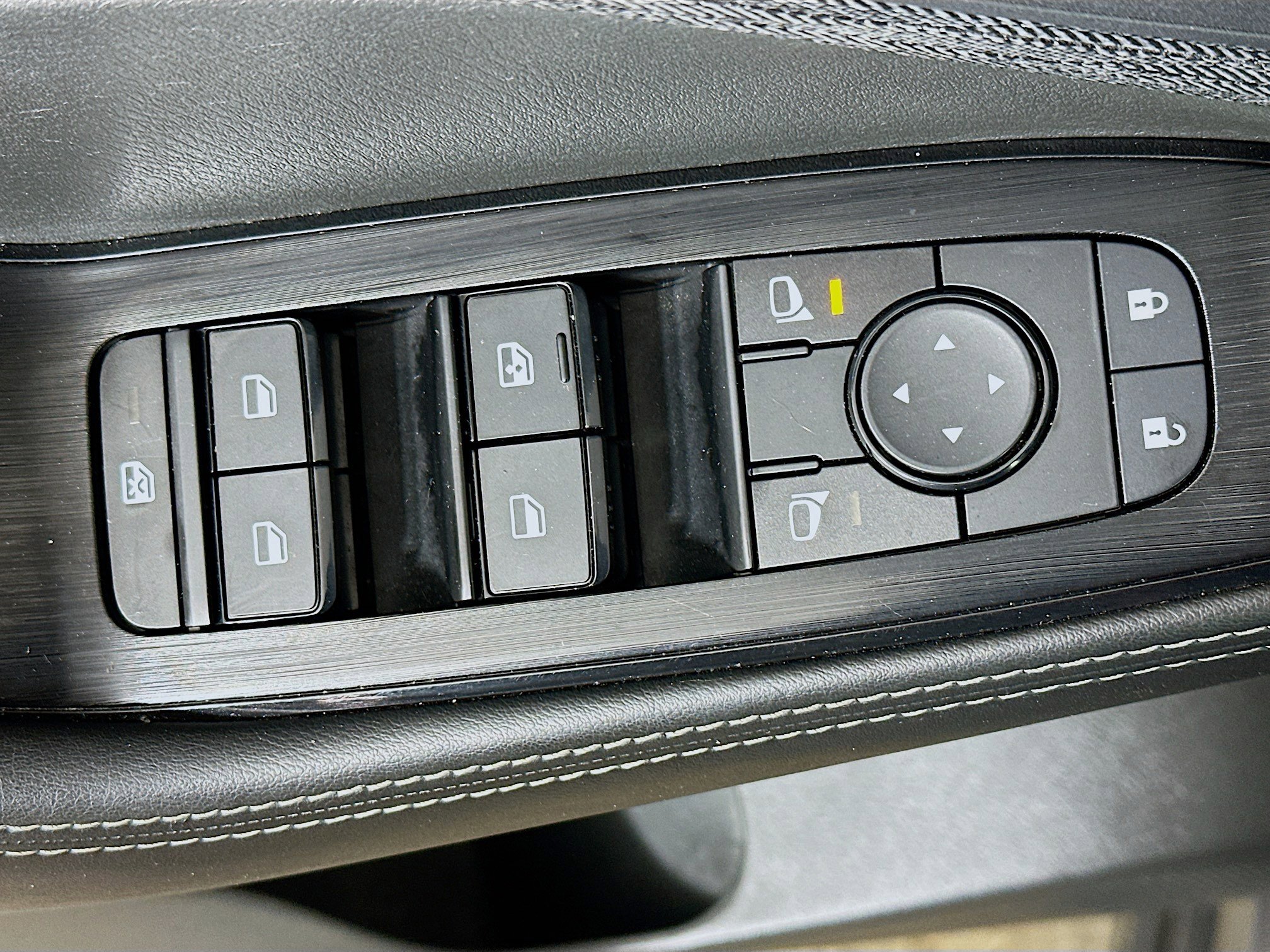 Used 2023 Nissan Rogue SV FWD image 15