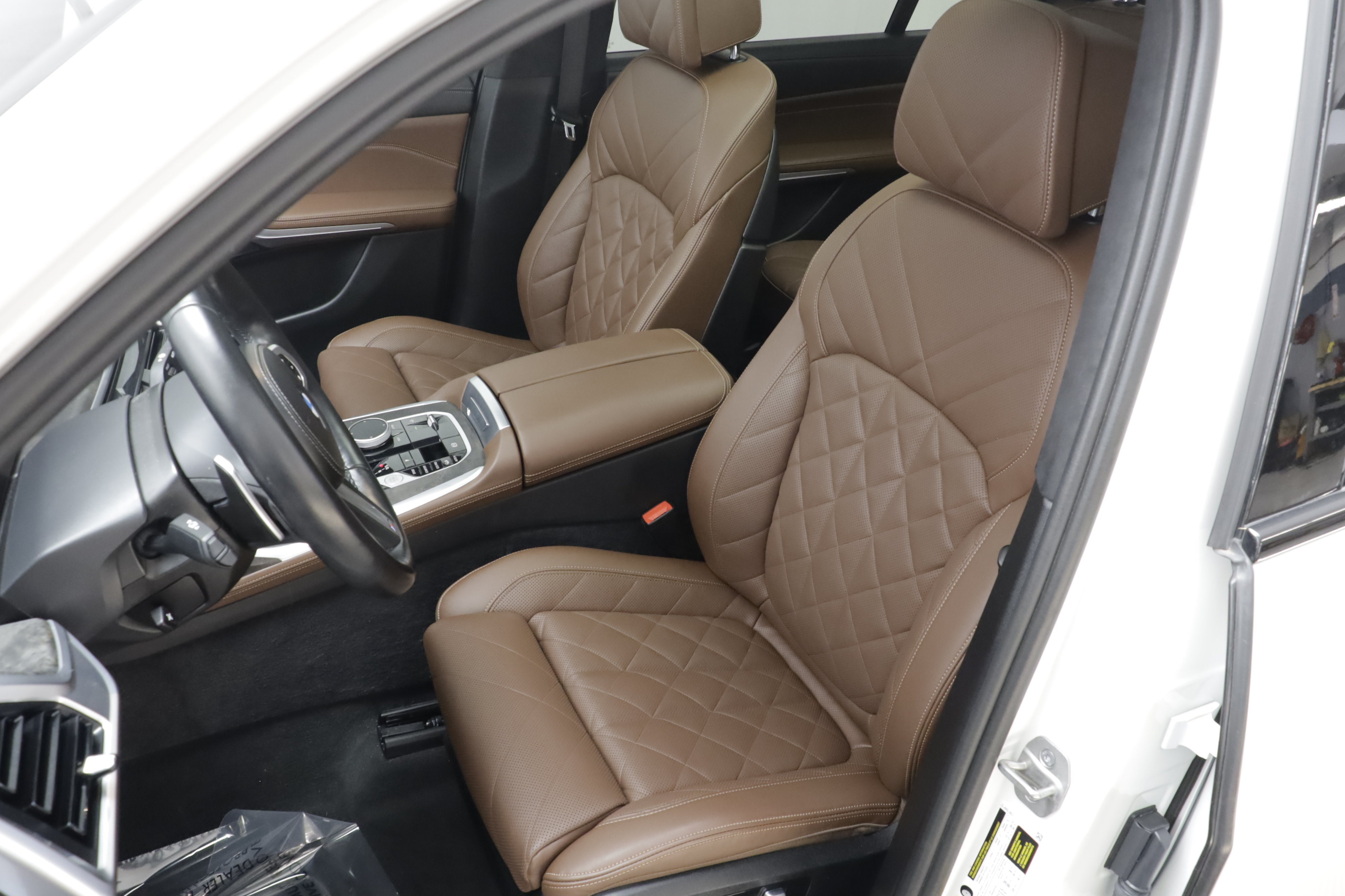 Used 2024 BMW X7 xDrive40i w/ M Sport Package AWD/4WD image 17