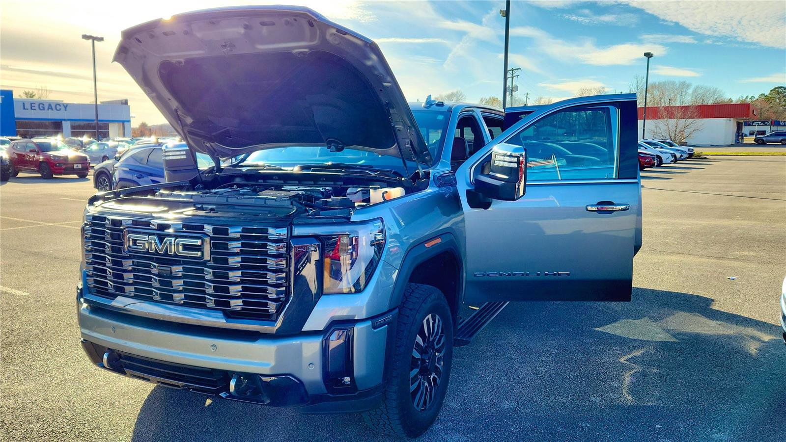 Used 2024 GMC Sierra 2500 Denali Ultimate image 8