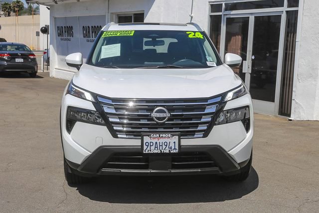 Used 2024 Nissan Rogue SV w/ SV Premium Package image 3