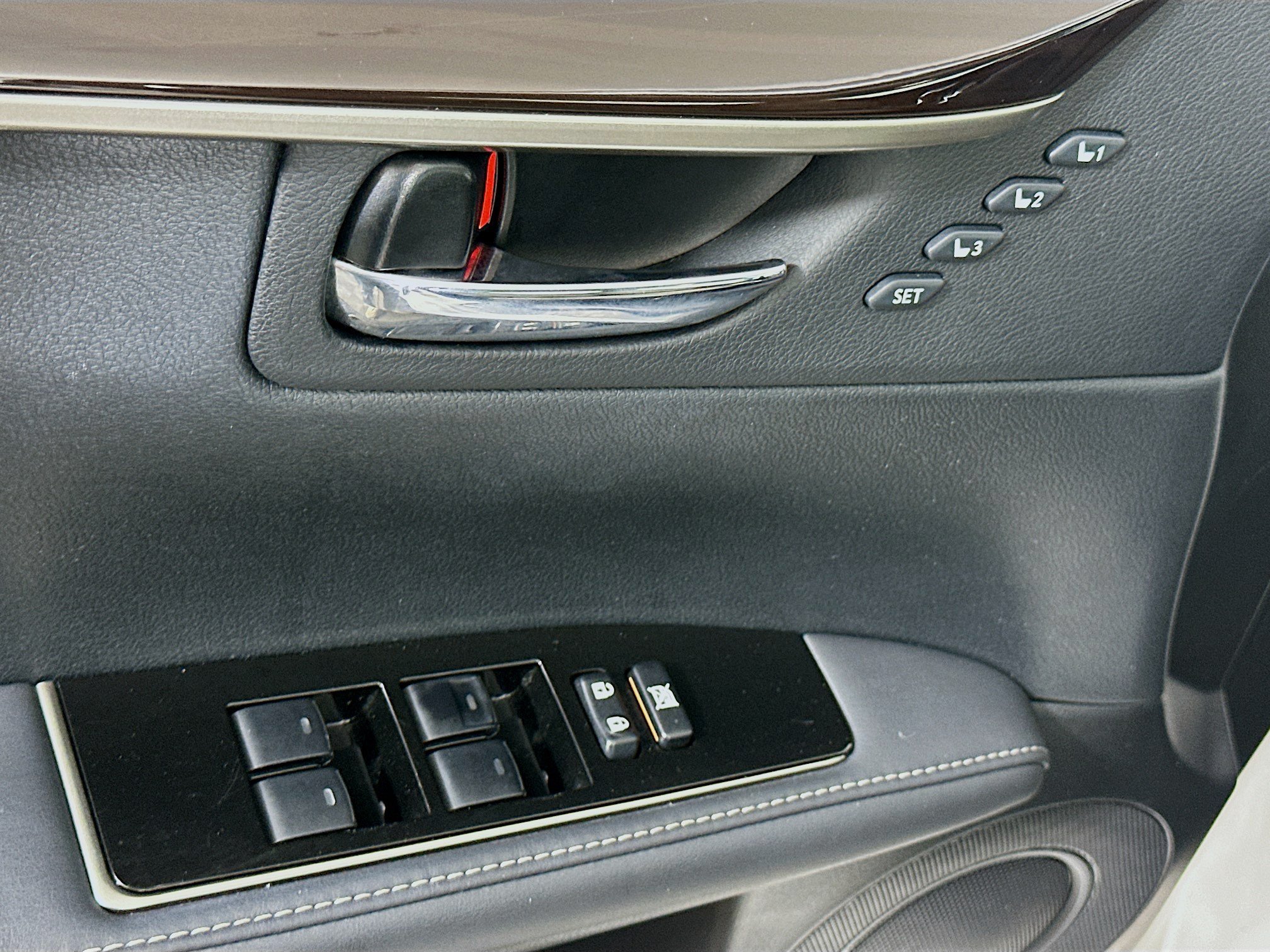 Used 2018 Lexus ES 350 w/ Luxury Package w/Wood Trim FWD image 15