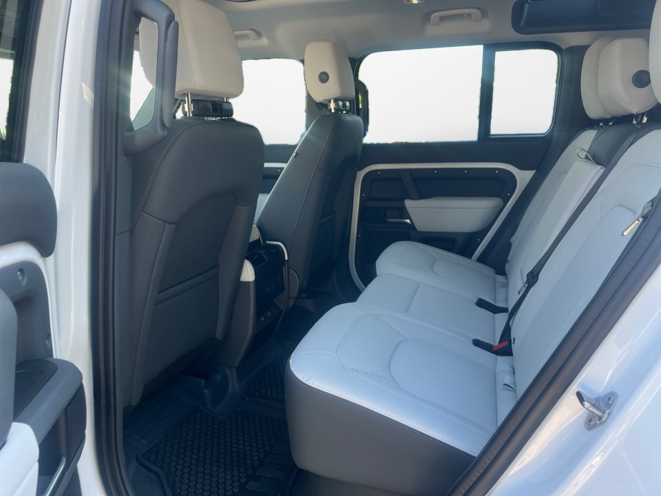 Used 2025 Land Rover Defender 110 S image 13