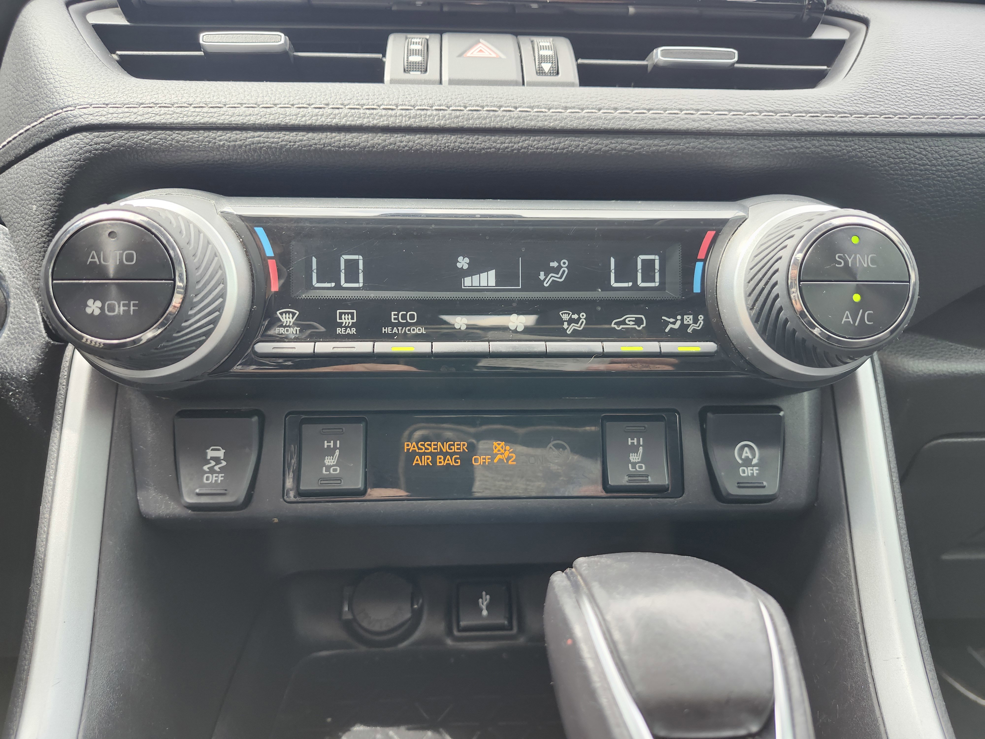 Used 2021 Toyota RAV4 XLE Premium image 34