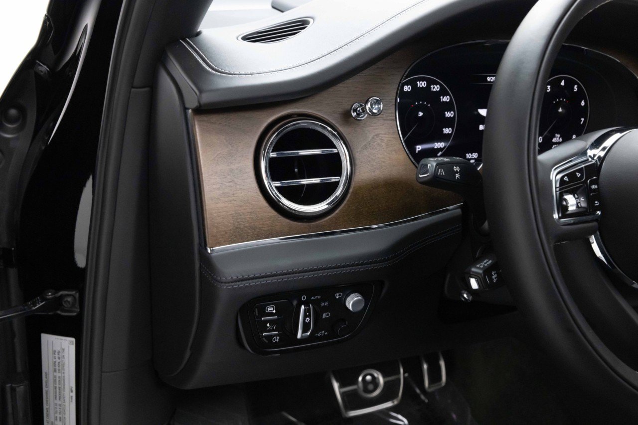 Used 2023 Bentley Bentayga Extended Wheelbase AWD/4WD image 30