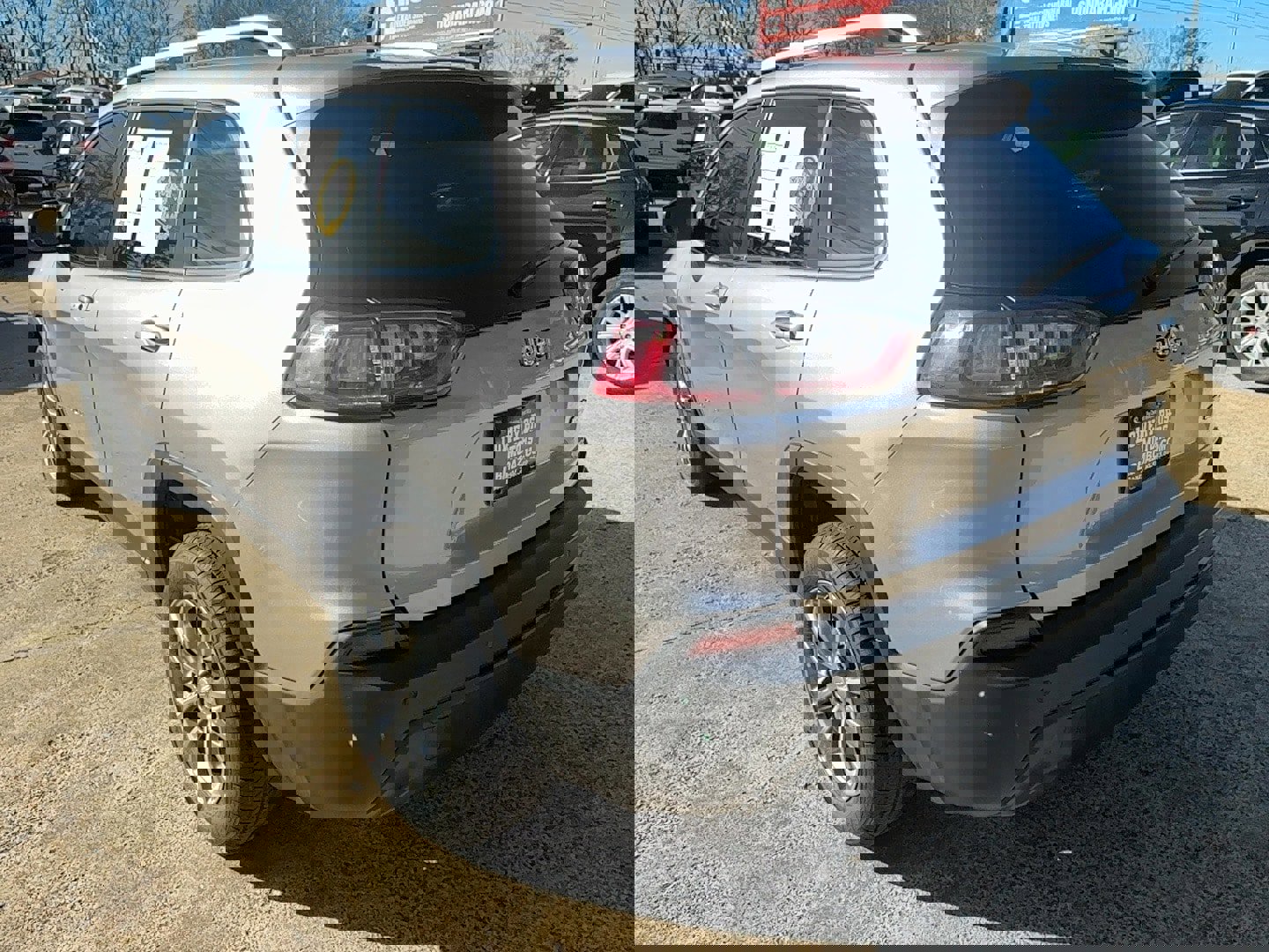 Used 2020 Jeep Cherokee Latitude Plus image 7