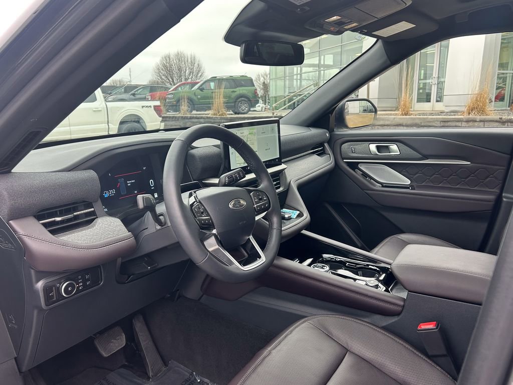 Used 2025 Ford Explorer Platinum w/ LUX Leather Package image 9