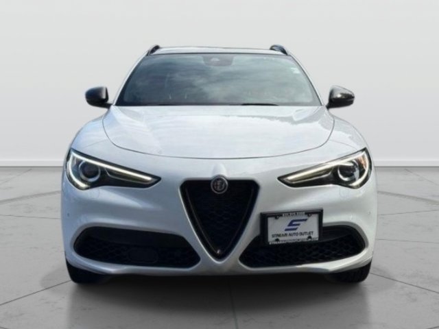 Used 2023 Alfa Romeo Stelvio Estrema AWD/4WD image 2