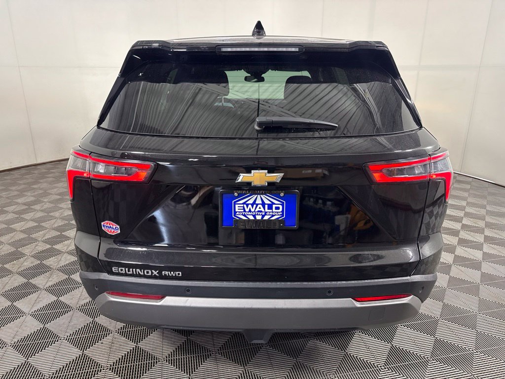 Used 2025 Chevrolet Equinox LT AWD/4WD image 8