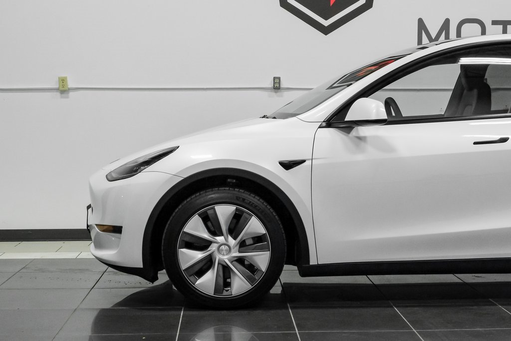 Used 2023 Tesla Model Y Long Range image 17