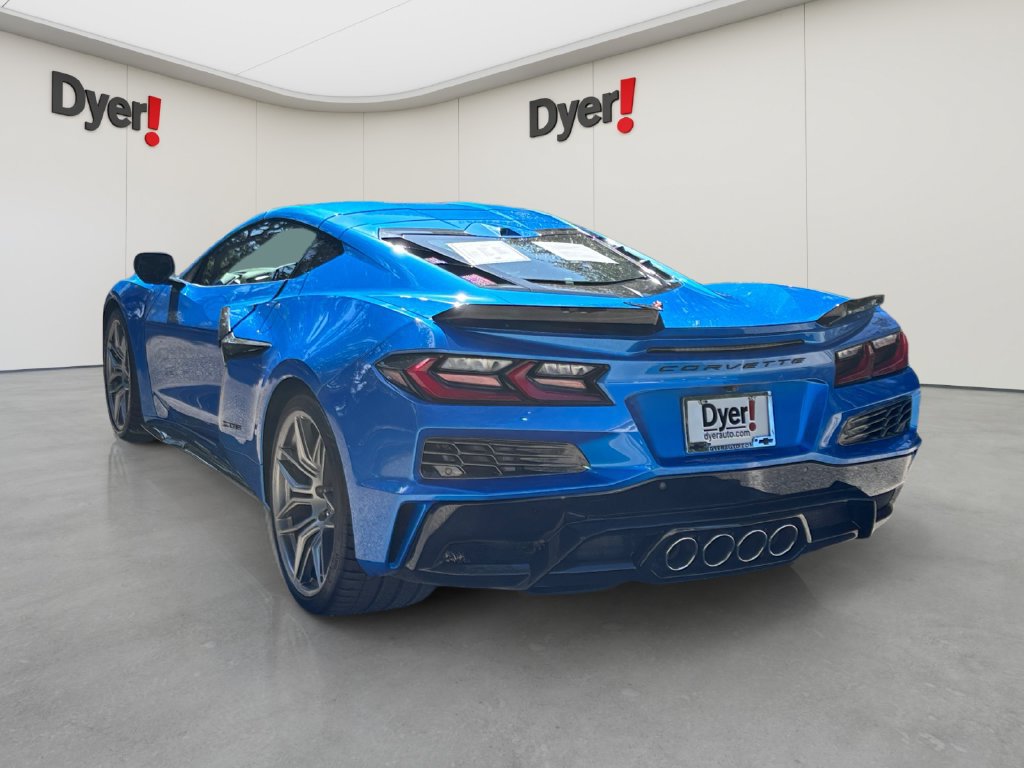 Used 2025 Chevrolet Corvette Z06 RWD image 3