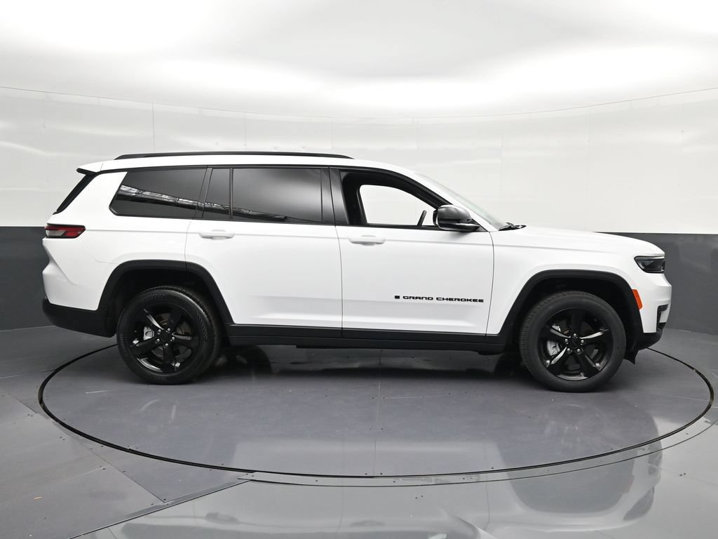 Used 2024 Jeep Grand Cherokee L Limited w/ Black Appearance Package AWD/4WD image 4