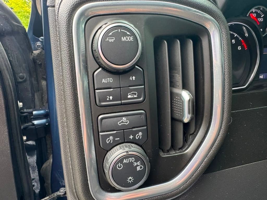 Used 2021 Chevrolet Silverado 1500 LT AWD/4WD image 14