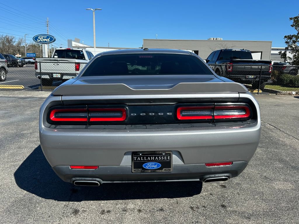 Used 2016 Dodge Challenger SXT image 11