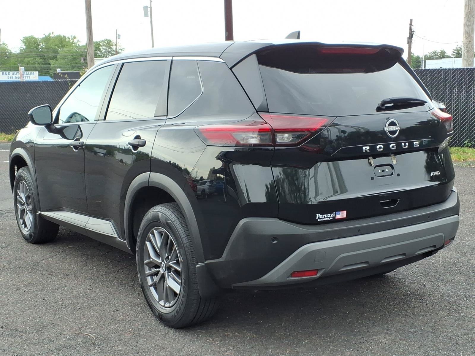 Used 2022 Nissan Rogue S AWD/4WD image 6