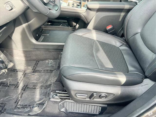 Used 2025 Toyota Sienna Platinum image 11
