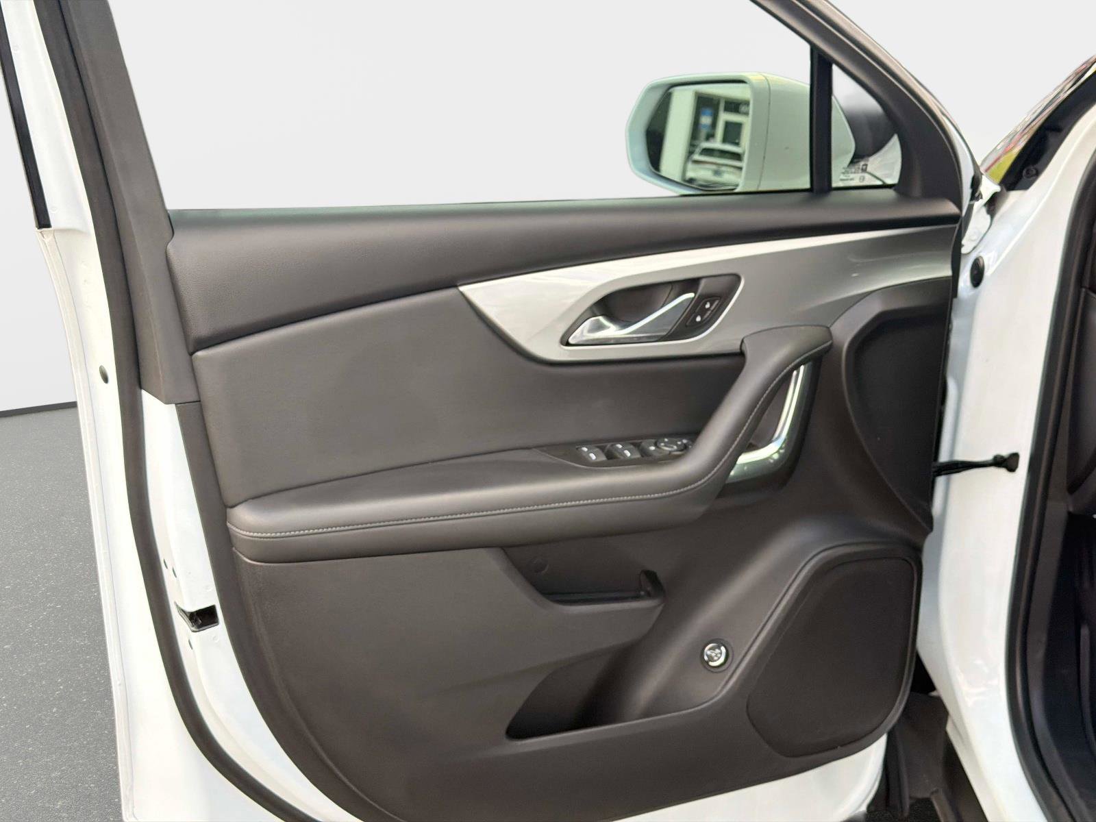 Used 2020 Chevrolet Blazer LT FWD image 16