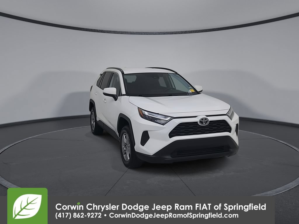 Used 2025 Toyota RAV4 XLE AWD/4WD image 4