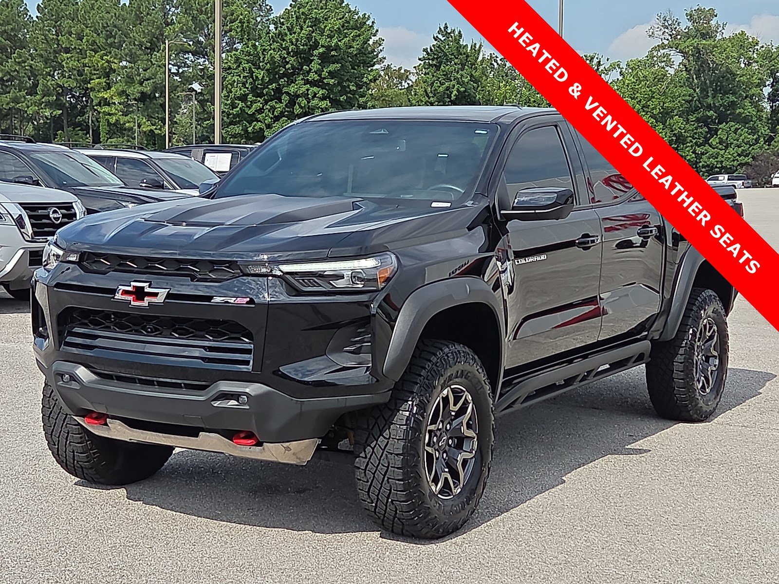 Used 2024 Chevrolet Colorado ZR2 w/ ZR2 Convenience Package III AWD/4WD image 2