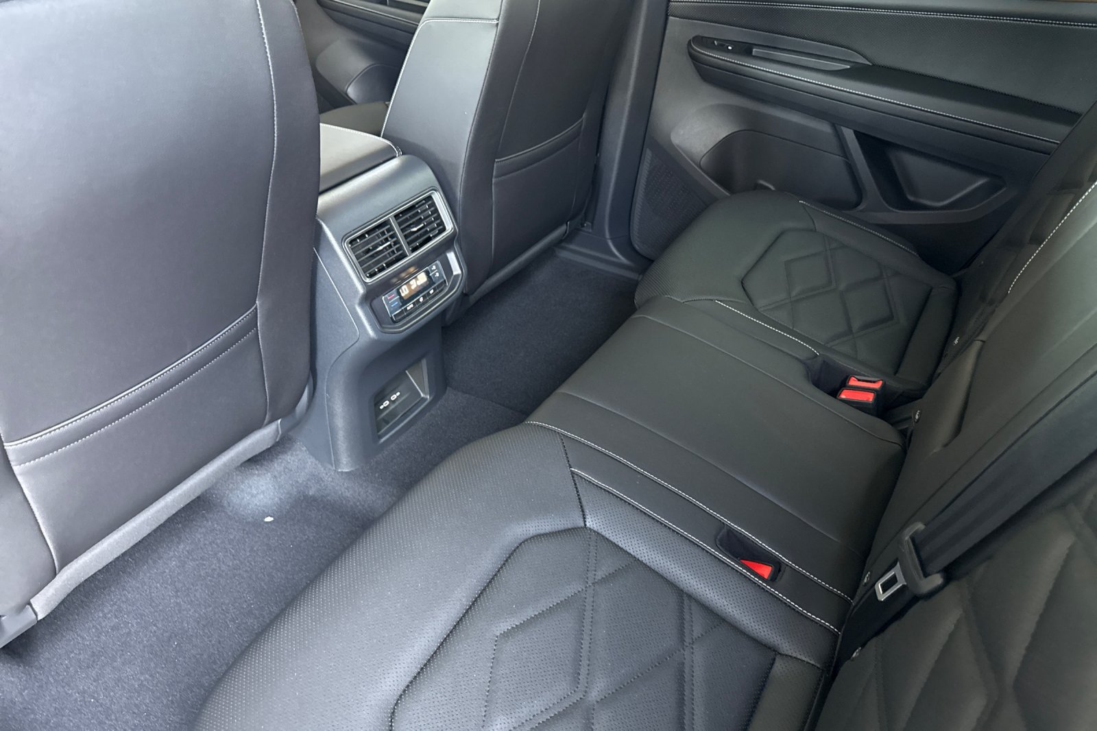 New 2026 Volkswagen Atlas SE FWD image 12