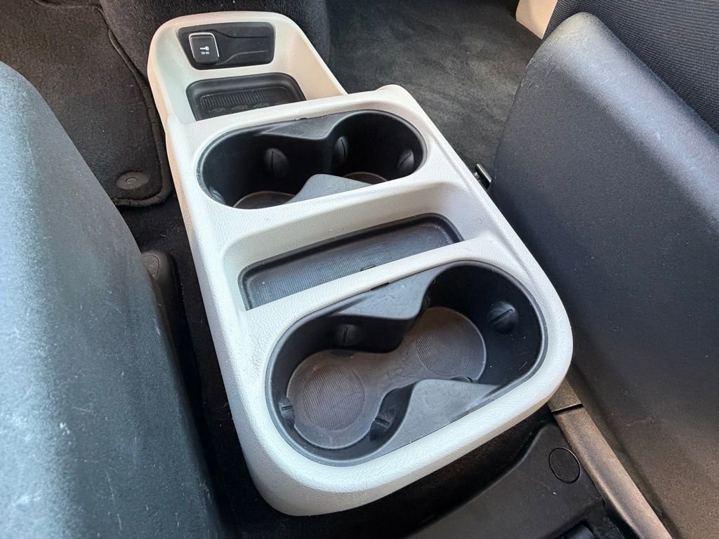 Certified 2022 Chrysler Voyager LX image 30