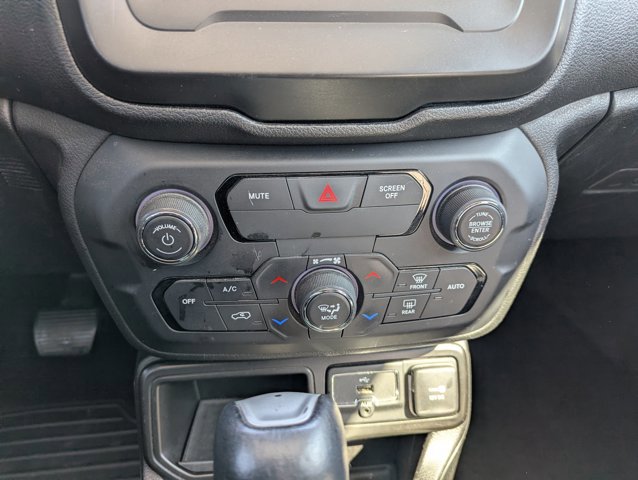 Used 2020 Jeep Renegade Limited image 18