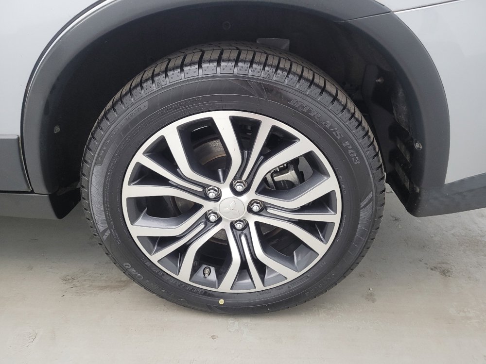 Used 2017 Mitsubishi Outlander SE AWD/4WD image 31