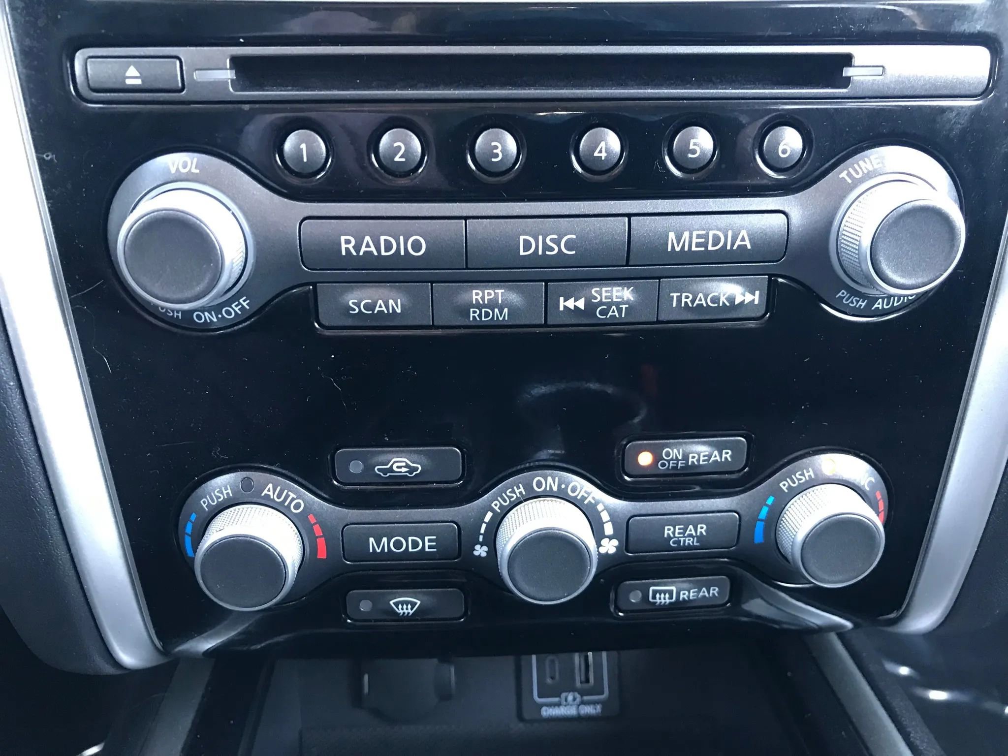 Used 2020 Nissan Pathfinder S image 26