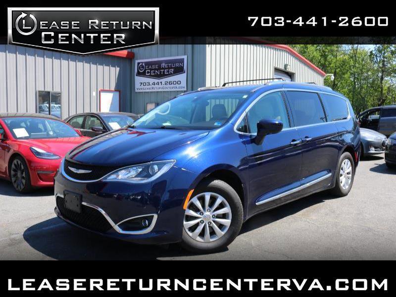 Used 2018 Chrysler Pacifica Touring-L FWD image 1