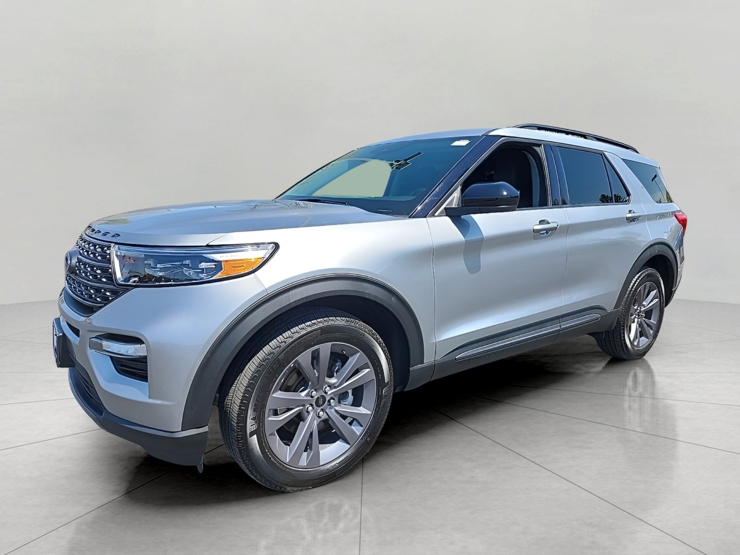 Used 2023 Ford Explorer XLT w/ Equipment Group 202A AWD/4WD image 1