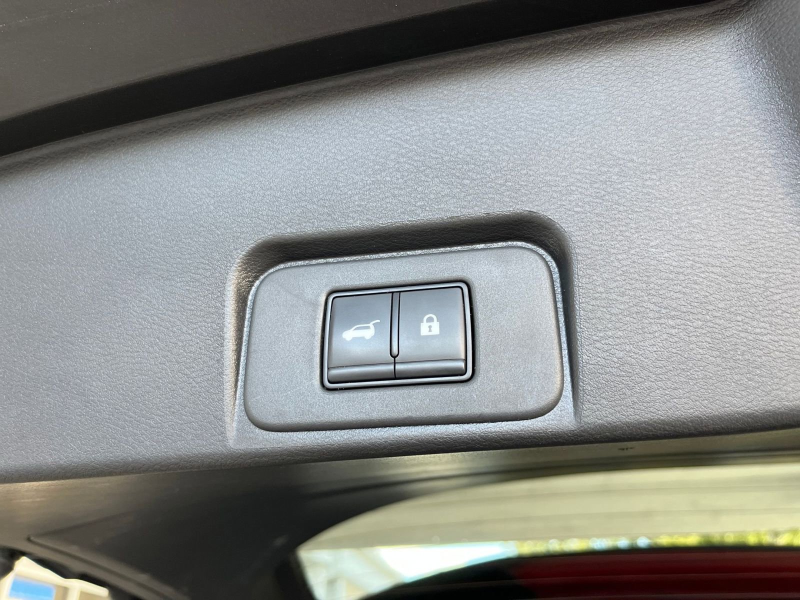 Used 2025 Nissan Rogue SV FWD image 23