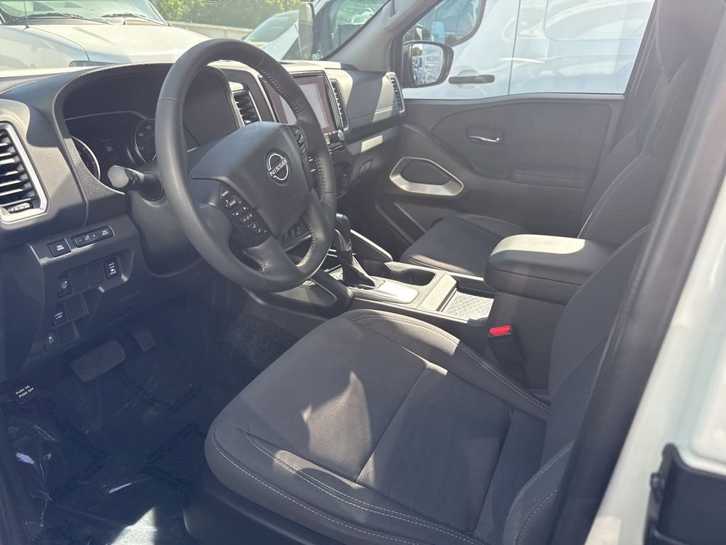 Used 2024 Nissan Frontier SV w/ SV Convenience Package RWD image 3