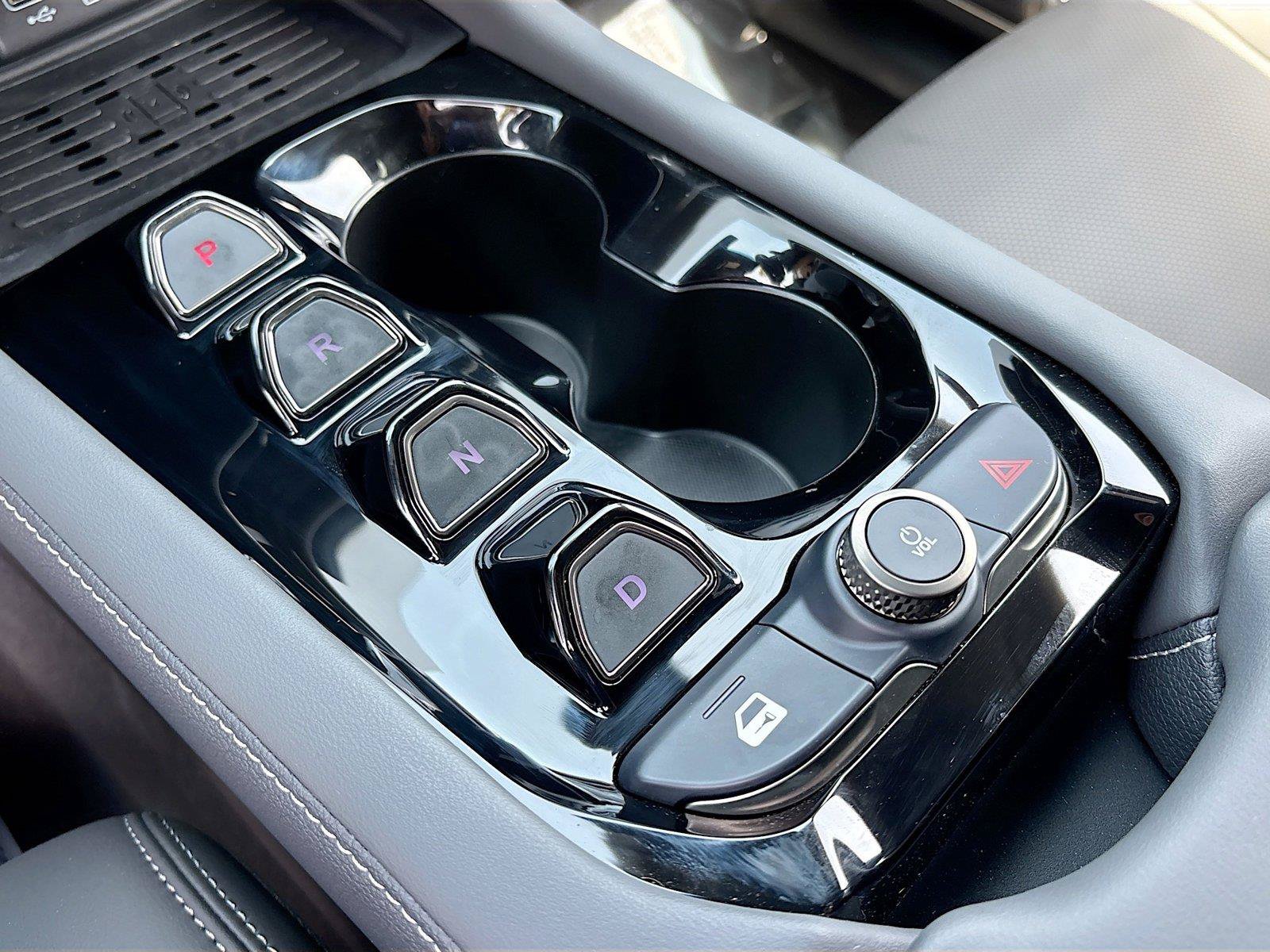New 2025 VinFast VF 8 Plus AWD/4WD image 16