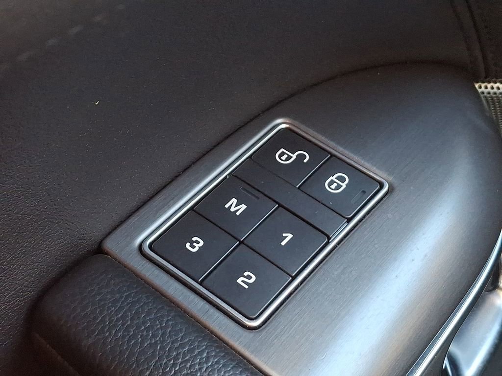 Used 2017 Land Rover Range Rover Sport SE image 28