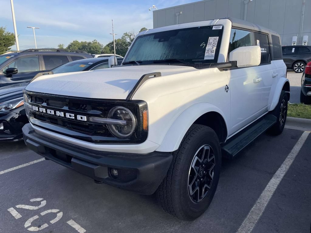Used 2025 Ford Bronco Outer Banks AWD/4WD image 2
